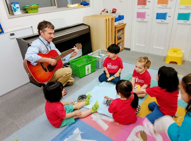 なぜ音楽が幼児教育にとってそれほど重要なのでしょうか? 日本の英語教育